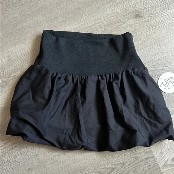 Chic Black Mini Skirt by [Brand] - Picture 3 of 4